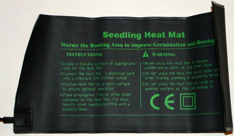 seedling heat mat for the germination phase of hot peppers