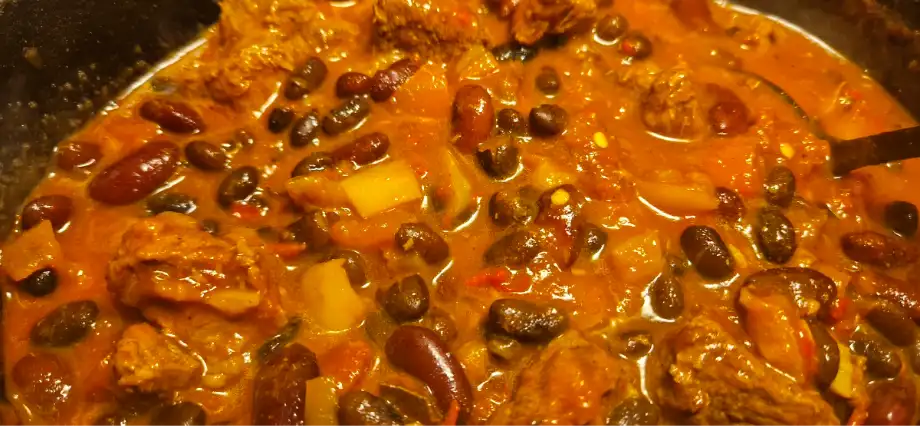 ready to eat - add some more worcestershire sauce in the chili if you like now!