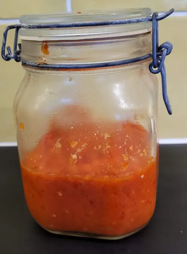 how to preserve hot peppers by fermenting them in a jar